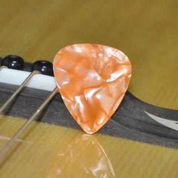 100 бр./лот 0,46 мм 0,71 мм Оранжево-перлени целлулоидные медиатори за електрическа китара и акустична бас